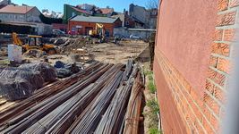 Trwa budowa budynku mieszkalnego na konińskiej Starówce